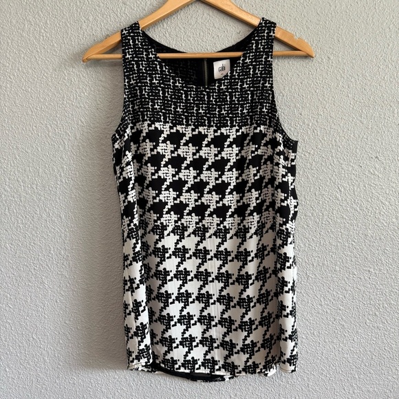 CAbi Tops - Cabi Sleeveless blouse Size Small EUC